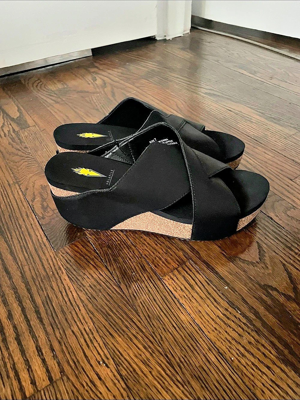 Volatile Ablette Women's Black & Brown Wedge Sandals